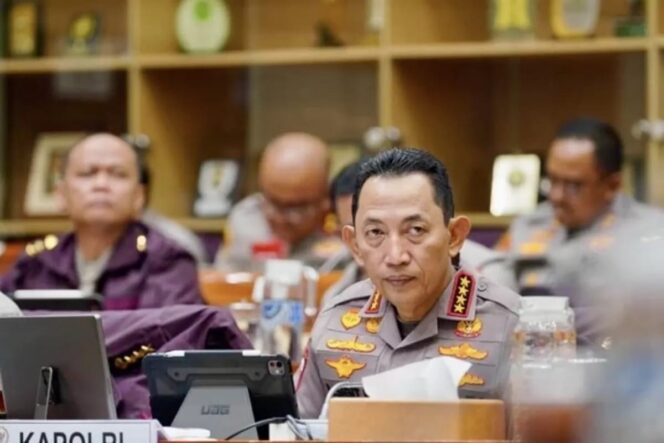 
Kapolri Tegas Tolak Usulan Polri di Bawah Kementerian