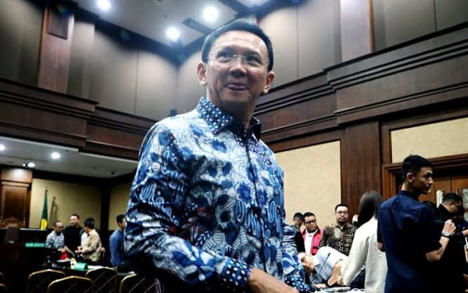 
Kasus Pertamina, Ahok Desak Erick Thohir dan Presiden Jokowi Diperiksa