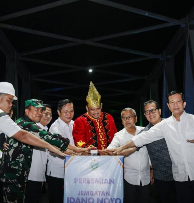 
​Akses Vital Kembali Normal, Gubsu Bobby Resmikan Jembatan Idano Noyo di Nias Barat