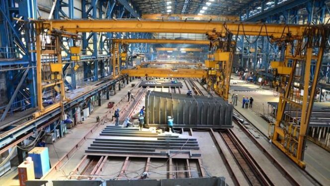 
Danantara Paksa BUMN Kapal dan Kereta Garap Produksi Lokal