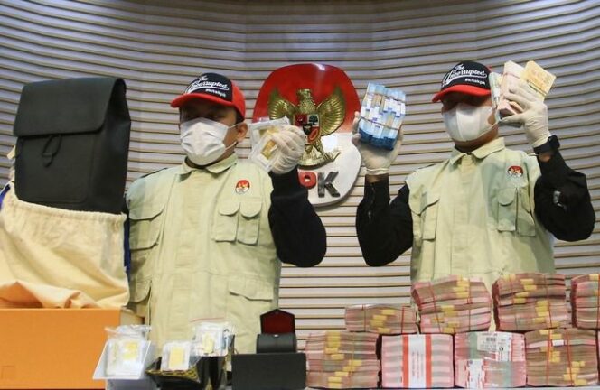 
Skandal Impor: Jalur Merah Diatur Demi Loloskan Barang KW