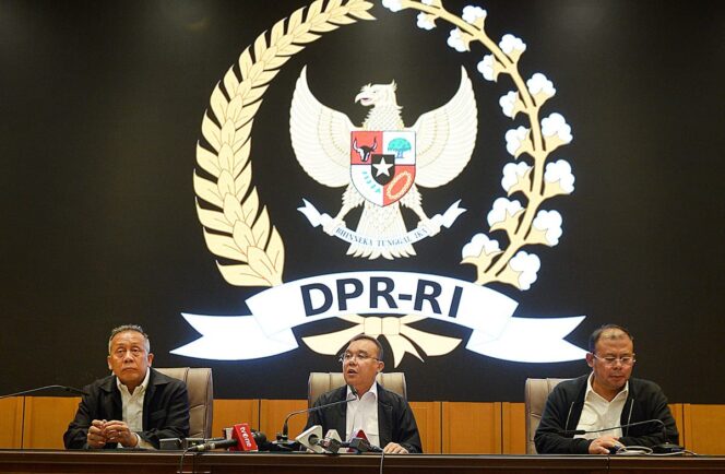 
Survei Indikator Ungkap Rendahnya Kepercayaan Publik terhadap DPR