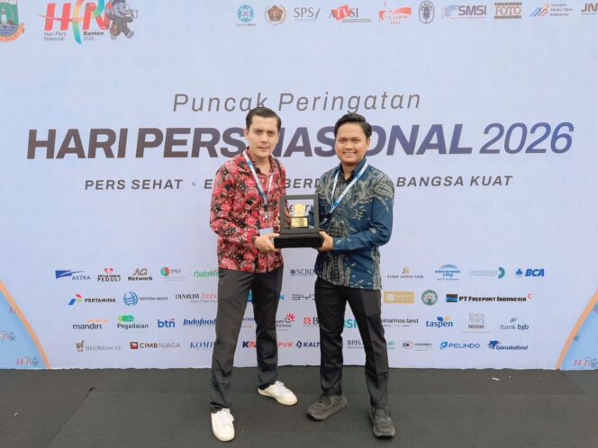 
Iwakum Terima Penghargaan sebagai Bagian Peringatan Hari Pers Nasional