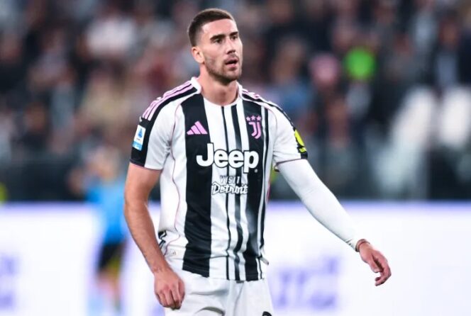 
Kontrak Habis, Vlahovic Diramal Pilih Barcelona Ketimbang AC Milan