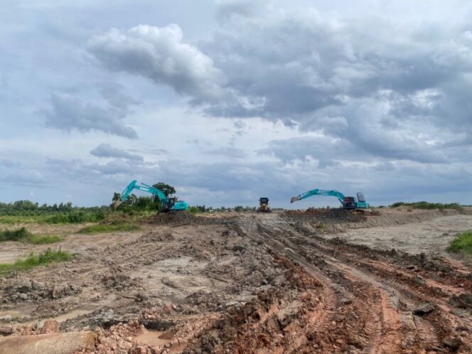 
Polda Sumsel Tindak Tambang Galian C Ilegal di Banyuasin, Lima Alat Berat Diamankan