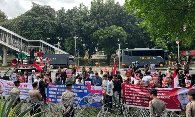 
Aksi di KPK, HAMI Soroti Dugaan Gratifikasi Mobil Mewah Robert Leonard Marbun