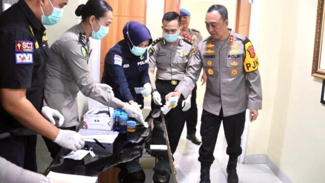 
Polda Sumsel Gelar Tes Urine Mendadak, Terapkan Zero Tolerance