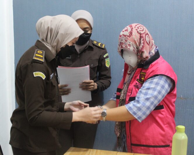 
Proyek RS Pratama Nias Barat Rugikan Negara Rp410 Juta, ML Ditahan Kejari Gunungsitoli