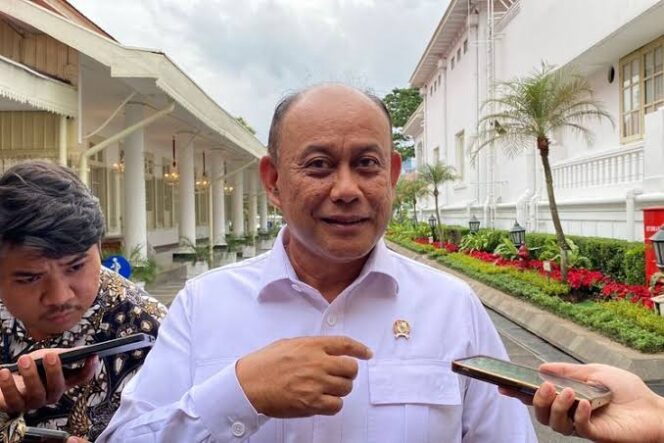 
Polemik Anggaran Makan Bergizi: Prof Dadan Sebut Sesuai Mandat Konstitusi Pendidikan & Kesehatan