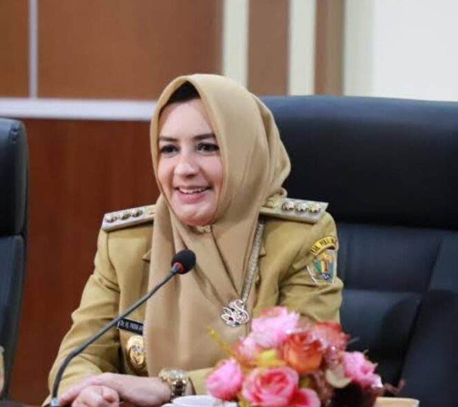 
Geger! Bupati Pekalongan Fadia Arafiq Diamankan KPK, Ruang Kerja Langsung Disegel