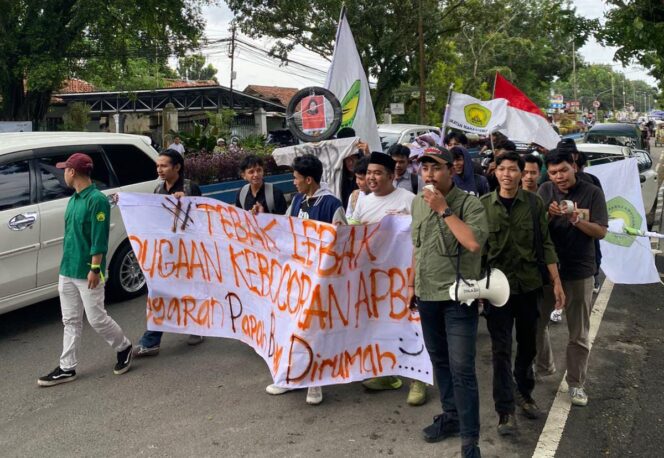 
Ironi Bumi Multatuli: Saat Anak-anak Lebak Kurang Gizi, Anggaran Reses Dewan Malah Meningkat