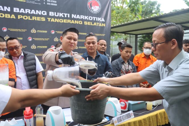 
Polres Tangsel Musnahkan 6,8 Kg Sabu, Selamatkan Ribuan Nyawa dari Bahaya Narkoba