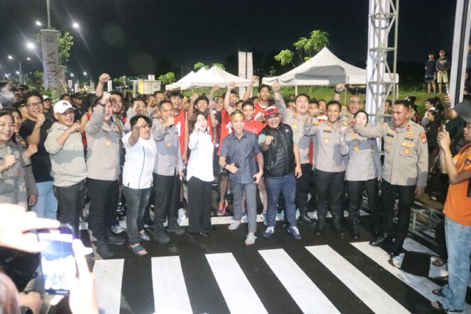 
Bukan Sekadar Lari, Fun Night Run Polres Tangsel Jadi Ajang Sinergi Aparat dan Warga
