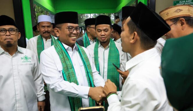 
Dukung Pendidikan Agama di Banten, Andra Soni Berikan Perhatian Khusus pada Guru Ngaji