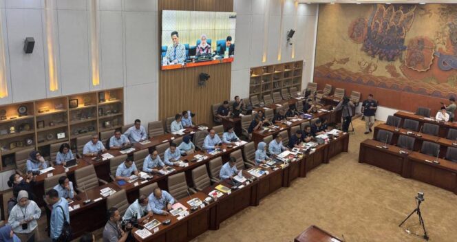 
Ancam Panggil Paksa, Komisi VI DPR Kecewa Dirut Agrinas Absen Rapat Koordinasi
