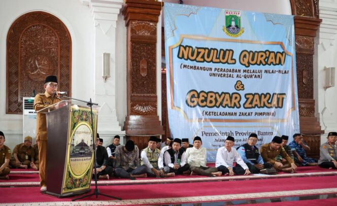 
Andra Soni Salat Berjemaah di Masjid Al-Bantani: Momentum Refleksi Nuzulul Qur’an