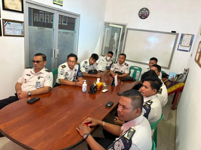 
Petugas Lapas Gunungsitoli Ikuti Penguatan Fungsi Pengamanan dan Intelijen