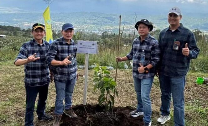 
Hari Bakti Rimbawan, Perhutani Jateng Gelar Aksi Tanam Pohon di Candi Gedong Songo