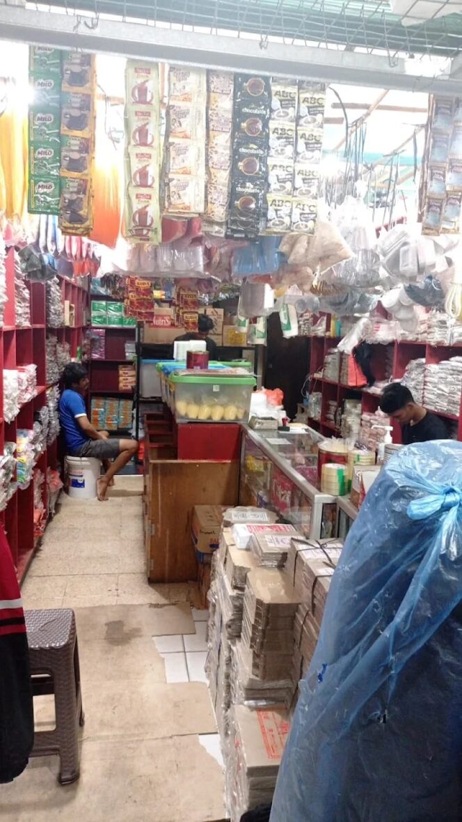 
Kenaikan Harga Plastik Bikin Pedagang Kecil Menjerit