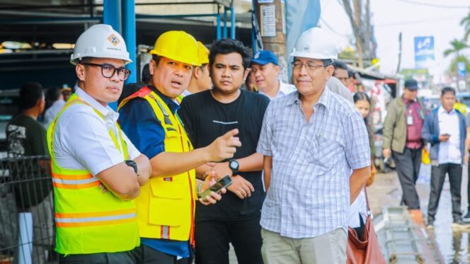 
Tinjau Genangan Air di Jalan Puspitek, Pilar Pastikan Pemkot Tangsel Layanan Terpadu