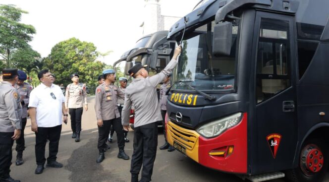 
Kapolda Banten Tinjau Kendaraan Dinas Jelang Pengamanan May Day