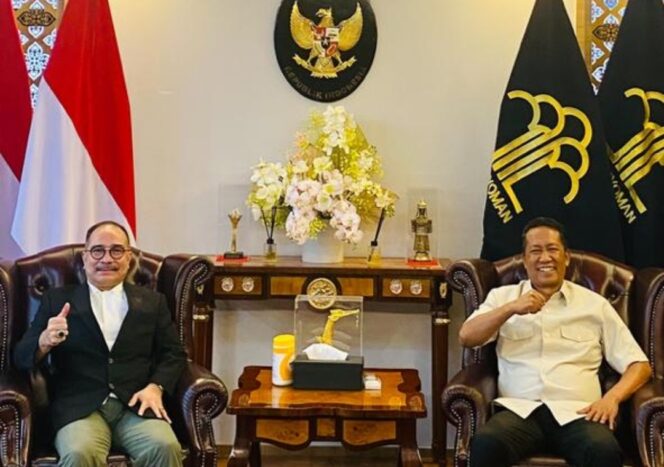 
Menteri Hukum RI Bertemu Firman Jaya Daeli, Bahas Penguatan Negara Hukum Indonesia