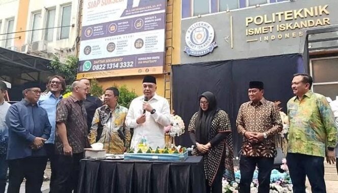 
Zaki Iskandar Resmikan Politeknik Ismet Iskandar di Hari Pendidikan Nasional