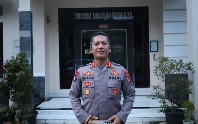 
Ditreskrimum Polda Banten Amankan Tiga Pelaku Dugaan Pengeroyokan Supir di Toll