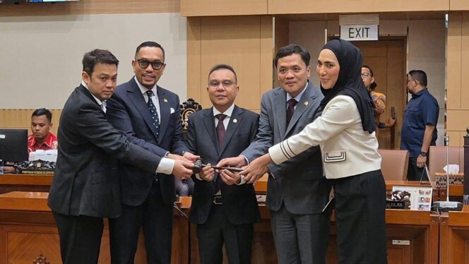 
Komisi III Sebut Kapolda Metro Jaya Berpangkat Komjen Sudah Tepat