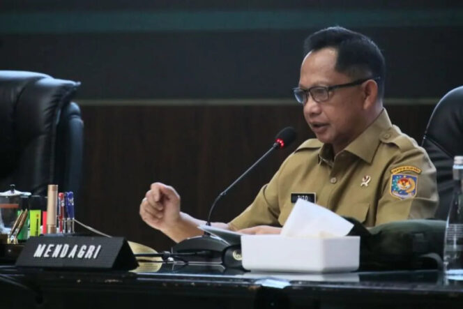 
Mendagri Tito Ingatkan Pemda Waspada Dampak Geopolitik Global