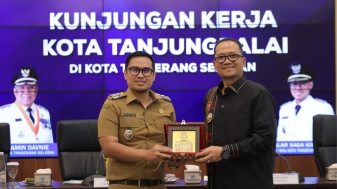
Raih Penghargaan TP2DD Jawa-Bali, Pemkot Tangsel Jadi Percontohan Digitalisasi Pajak Daerah