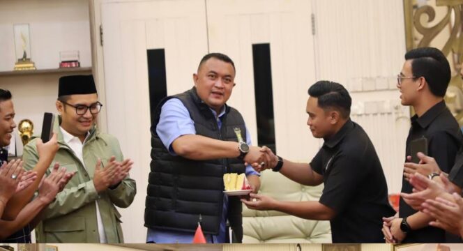 
Puji Rekor MURI Pelayanan 100 Jam, HIPMI Bogor: Menyala Bupati Rudy Susmanto