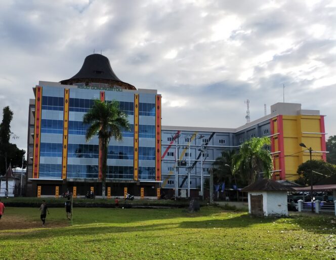 
Curhat Keluarga Pasien soal RSUD Thomsen Nias Ramai di Medsos, Ini Klarifikasi Rumah Sakit