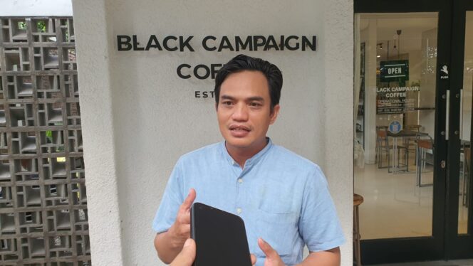 
Prabowo Sentil Reshuffle Zulhas, Adib Miftahul: Itu Warning Halus