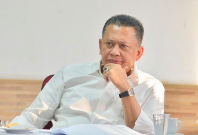 
Adaptasi dengan Perubahan Tatanan Global dan Evolusi Kecerdasan Buatan