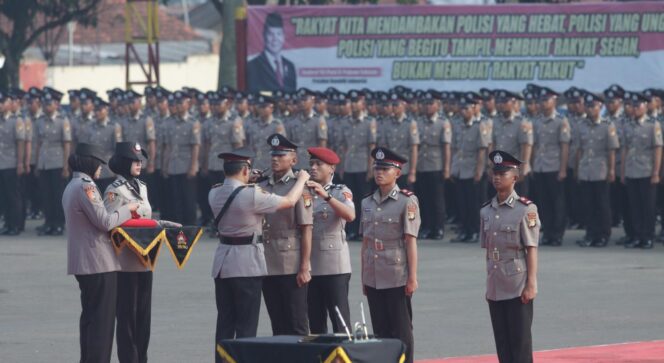 
Resmi Dilantik, Kapolda Metro Jaya Minta 993 Bripda Baru Jaga Integritas
