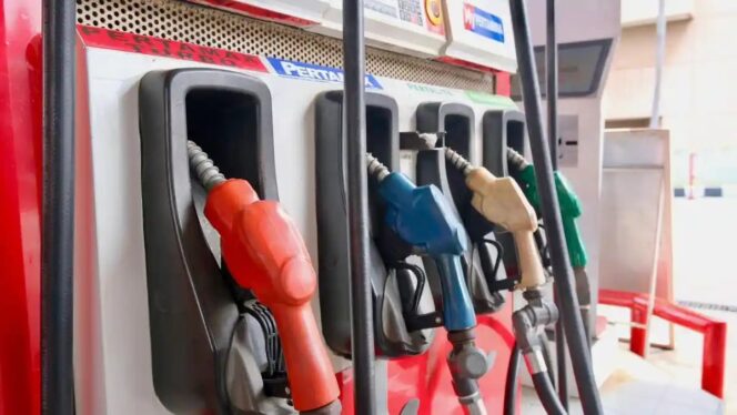 
Resmi Naik Per 10 Juni: Harga Pertamax Tembus Rp16.250 per Liter