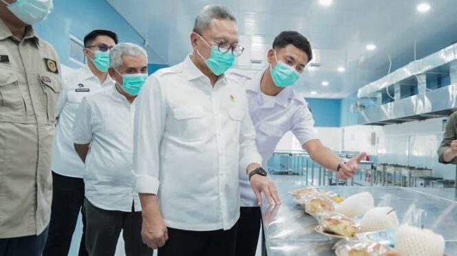 
Kinerja Zulhas Disindir Pengamat: Keppres Dia Pegang, Anggaran MBG Bocor 12 Triliun