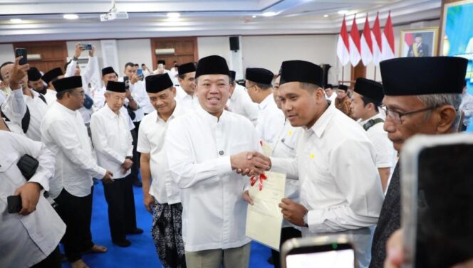 
Amankan Aset Umat, Menteri ATR Bagikan 243 Sertipikat Wakaf Di Jateng