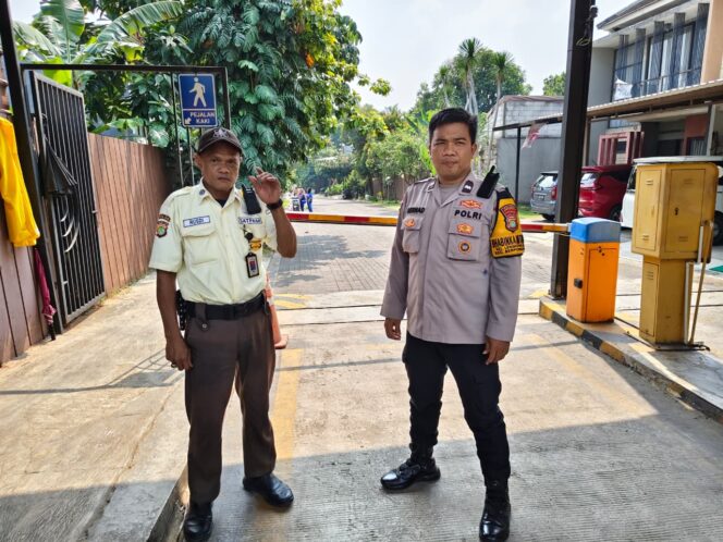 
Bhabinkamtibmas Lengkong Karya Tingkatkan Pengawasan Lingkungan Demi Cegah Curat, Curas, dan Curanmor