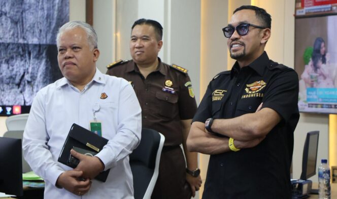 
Komisi III Puji Kejagung Tangkap Richard Muljadi: Hukum Tak Boleh Tebang Pilih