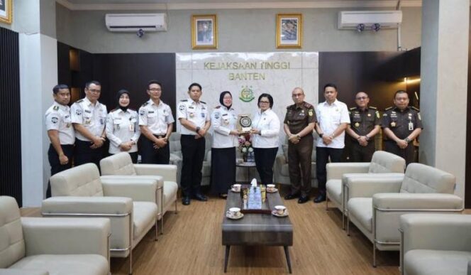 
Kakanwil Ditjenpas dan Kajati Banten Perkuat Koordinasi Implementasi KUHP Baru