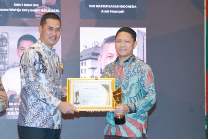 
Robertus B. Berot Raih Pemred Award 2026, Dinilai Sukses Pimpin PT Munja Utama Indonesia
