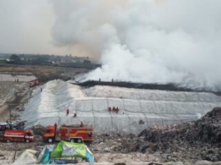 Situasi di area TPA Jatiwaringin Kabupaten Tangerang