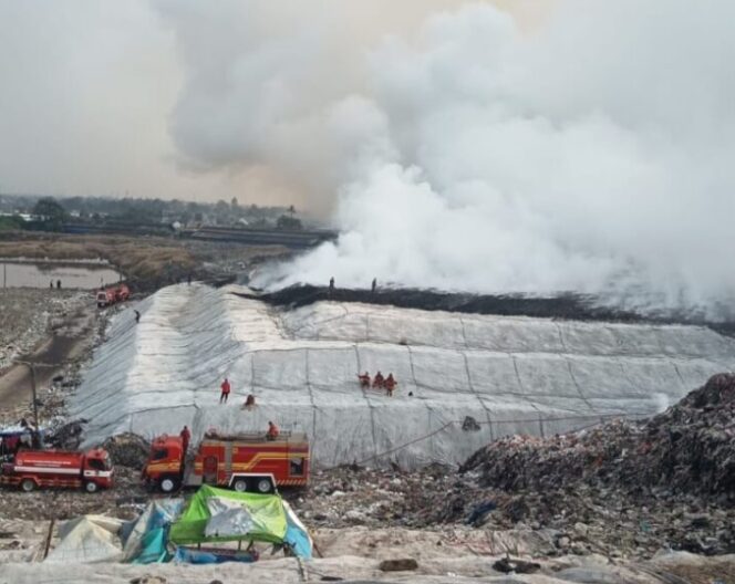 
Situasi di area TPA Jatiwaringin Kabupaten Tangerang