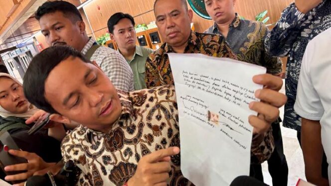 
Misteri Amplop dari Bupati Kuansing, Menteri Kehutanan Raja Juli Akhirnya Buka Suara