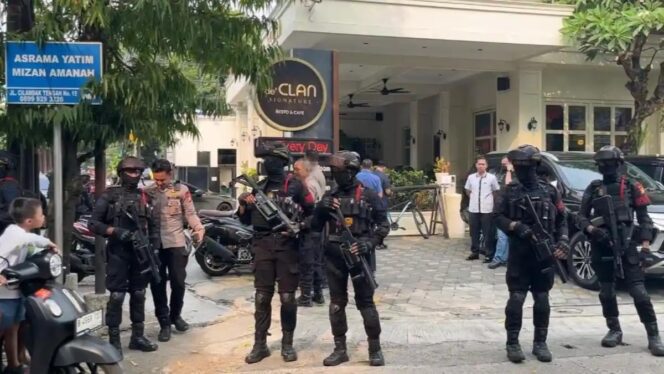 
Usut Tuntas Korupsi PLN hingga Asabri, Polri Geledah Cafe dan Money Changer di Cipete