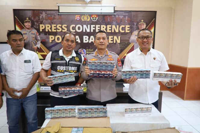 
Maruli : Polda Banten Amankan 89 Bal Rokok Ilegal.