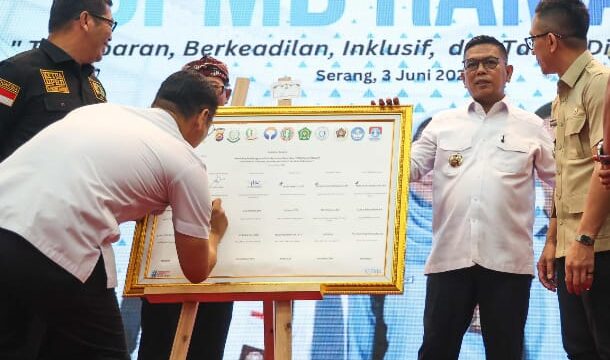 Kegiatan Andra Soni bersama Forkopimda,dalam Penandatanganan Komitmen Bersama SPMB Ramah Tahun Ajaran 2026-2027 di Pendopo Gubernur, (KP3B) Curug, Serang, Rabu (3/6/26).