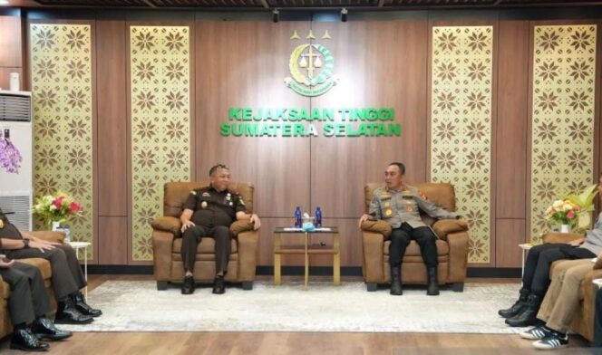 
Perkuat Sinergi, Kapolda dan Kajati Sumsel Komitmen Jaga Stabilitas ‘Nyago Bumi Sriwijaya’